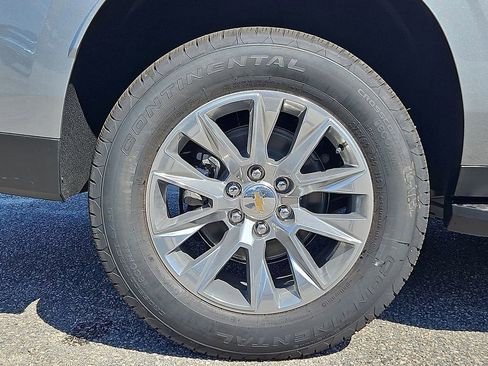 New 2025 Chevrolet Suburban Premier image 5