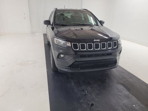 Used 2024 Jeep Compass Latitude AWD/4WD image 14