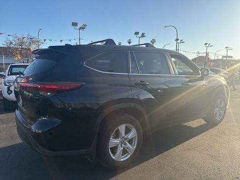 Used 2023 Toyota Highlander LE image 7
