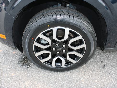 Used 2022 Ford Maverick Lariat image 11