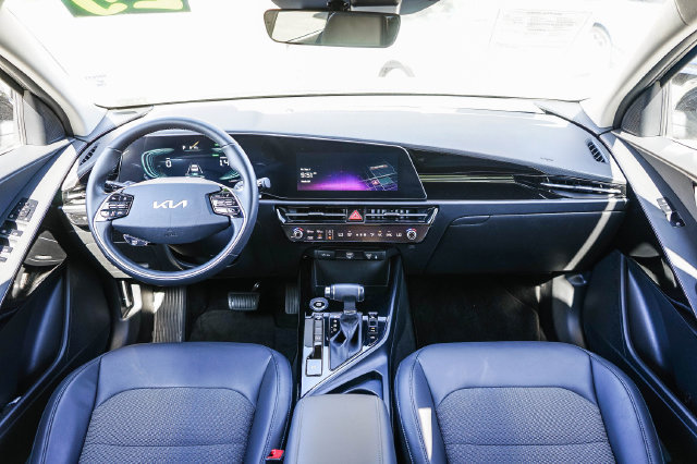 Certified 2025 Kia Niro EX FWD image 13