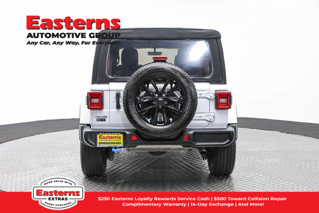 Used 2022 Jeep Wrangler Unlimited Sahara w/ Cold Weather Group AWD/4WD image 7