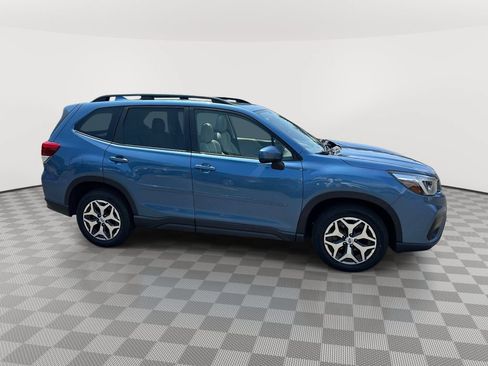 Used 2021 Subaru Forester Premium AWD/4WD image 3