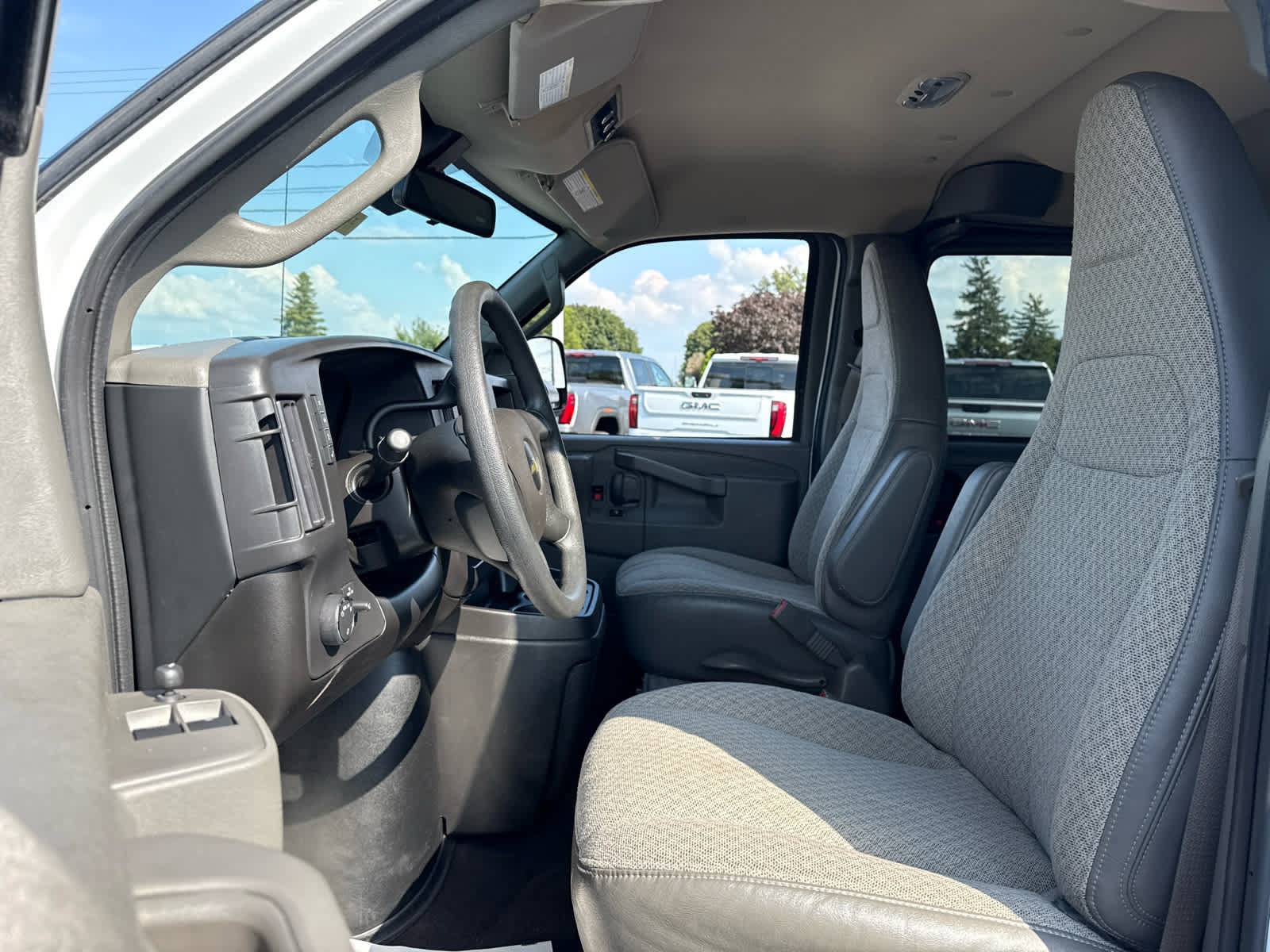 Certified 2024 Chevrolet Express 3500 LT w/ LT Preferred Equipment Group RWD image 11