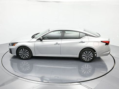 Used 2024 Nissan Altima 2.5 SV image 42