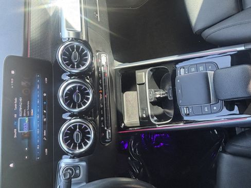 Used 2023 Mercedes-Benz GLB 250 4MATIC image 16