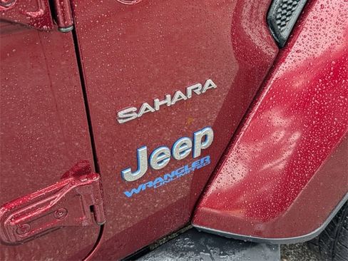 Used 2021 Jeep Wrangler Unlimited Sahara w/ Safety Group image 15