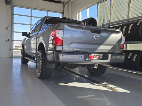 Used 2017 Nissan Titan SV image 7