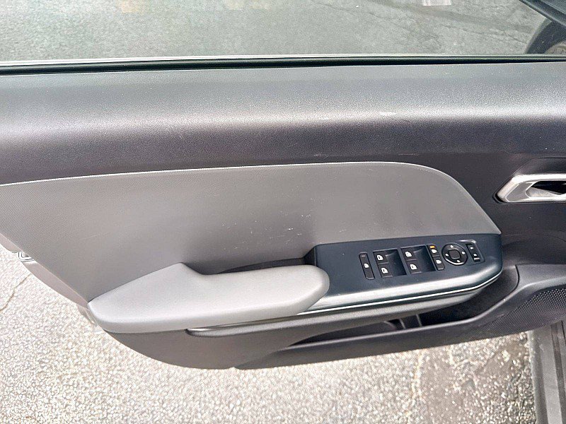 Used 2025 Kia K4 FWD image 18