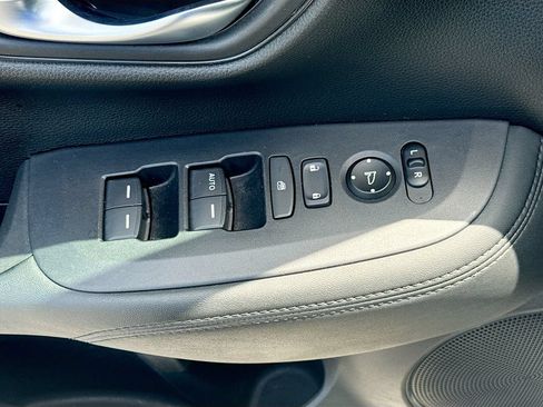 Used 2023 Honda HR-V LX image 18