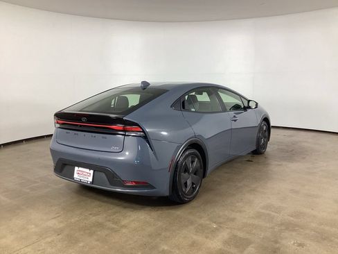 Used 2025 Toyota Prius LE FWD image 5