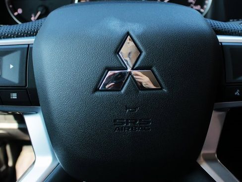 New 2025 Mitsubishi Outlander SE image 15