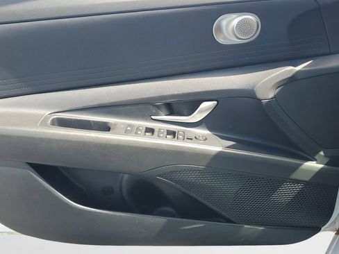 Used 2024 Hyundai Elantra SE FWD image 24