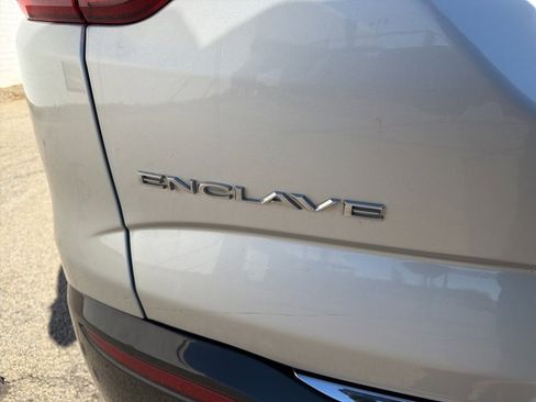 Used 2020 Buick Enclave Essence w/ Sport Touring Edition image 16