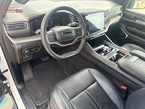 Used 2024 Jeep Wagoneer Series II w/ Flexible Seating Group RWD image 17