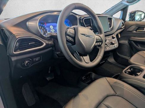 New 2026 Chrysler Pacifica Select w/ S Appearance Package image 3