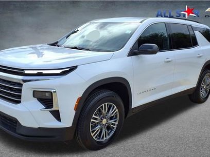 Used 2025 Chevrolet Traverse LT
