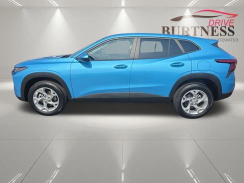 New 2026 Chevrolet Trax LS w/ LS Convenience Package FWD image 3