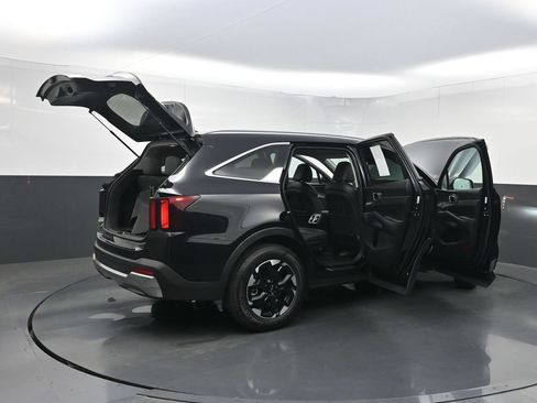 Used 2024 Kia Sorento S FWD image 40
