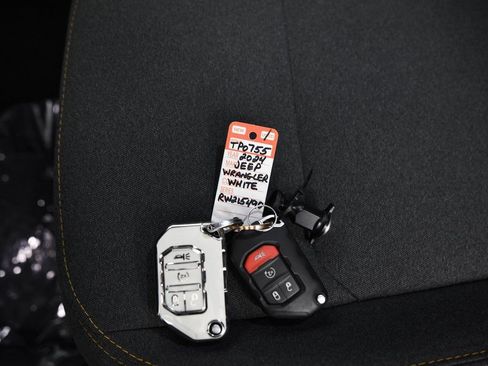 Used 2024 Jeep Wrangler Unlimited AWD/4WD image 24