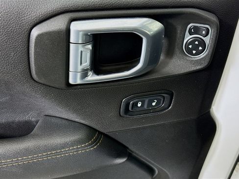 Used 2023 Jeep Wrangler Unlimited Sahara AWD/4WD image 22