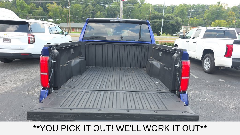Used 2025 Toyota Tacoma SR5 AWD/4WD image 9