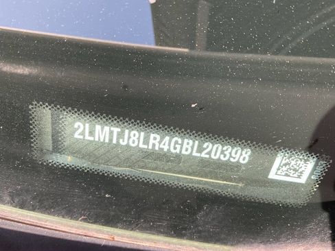 Used 2016 Lincoln MKX Reserve w/ Luxury Package image 22