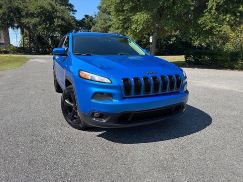 Used 2018 Jeep Cherokee Latitude w/ Altitude Package FWD image 37
