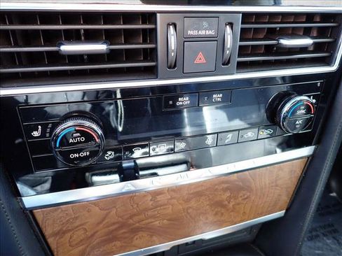 Used 2021 Nissan Armada SL w/ Captain's Chairs Package image 24