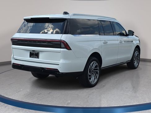 New 2026 Lincoln Navigator L Reserve AWD/4WD image 5