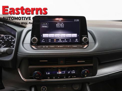Used 2023 Nissan Rogue SV AWD/4WD image 11