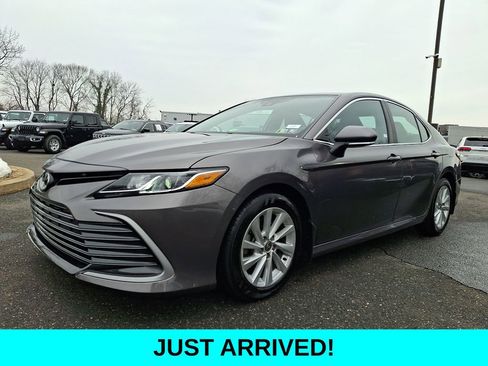 Used 2021 Toyota Camry LE w/ Convenience Package image 3