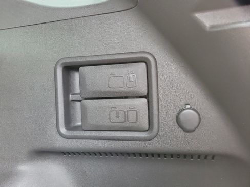 Used 2019 Chevrolet Equinox LT image 9