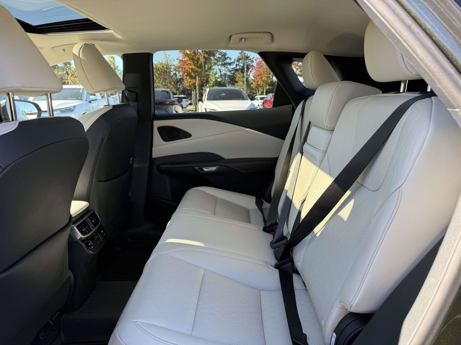 Used 2025 Lexus RX 350 w/ Convenience Package AWD/4WD image 18