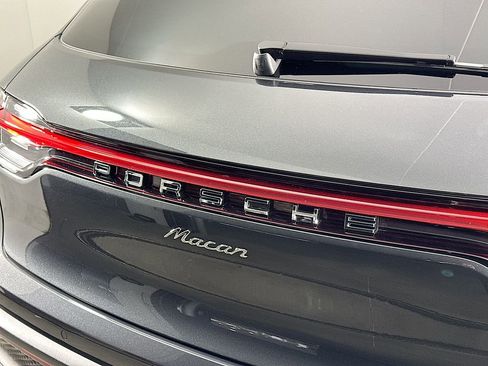 Certified 2026 Porsche Macan AWD/4WD image 32