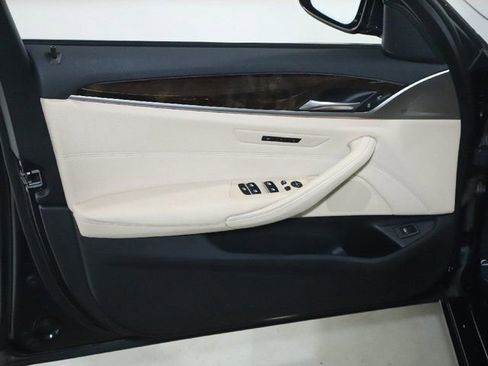 Used 2020 BMW 530i xDrive w/ Premium Package image 25