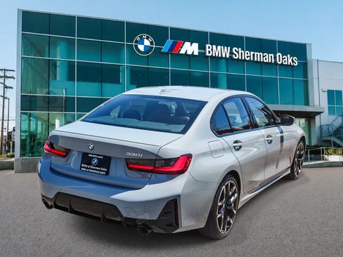 Used 2026 BMW 330i Sedan w/ M Sport Package RWD image 4