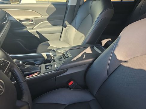 Used 2024 Toyota Grand Highlander XLE image 24