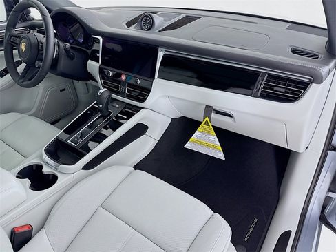 New 2026 Porsche Macan Turbo image 32