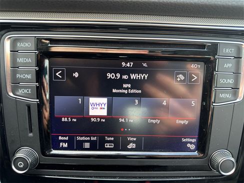 Used 2018 Volkswagen Passat 2.0T SE image 16