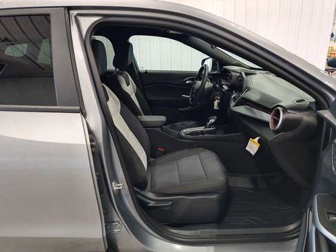 Used 2025 Chevrolet Trax RS FWD image 27