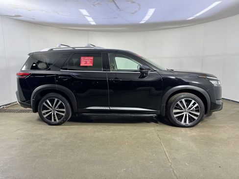Certified 2023 Nissan Pathfinder Platinum w/ Lighting Package (N93) image 38