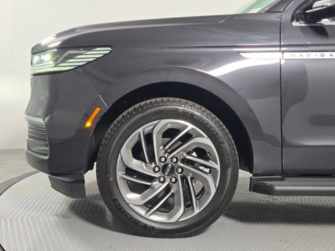 New 2027 Lincoln Navigator Premiere AWD/4WD image 11