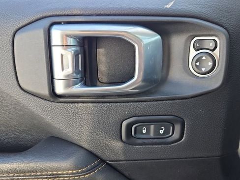 Used 2021 Jeep Wrangler Unlimited Sahara image 31