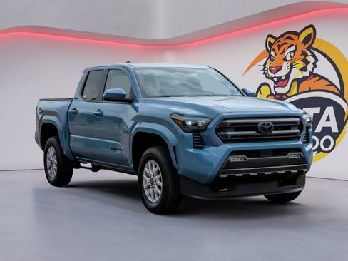 Used 2026 Toyota Tacoma SR5 AWD/4WD image 3