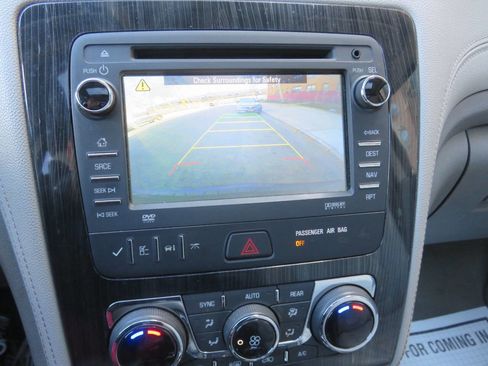 Used 2017 Chevrolet Traverse LT image 18