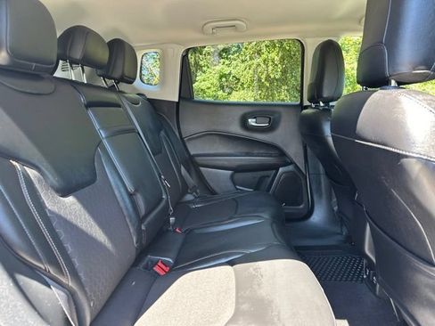Used 2018 Jeep Compass Latitude w/ Popular Equipment Group AWD/4WD image 20