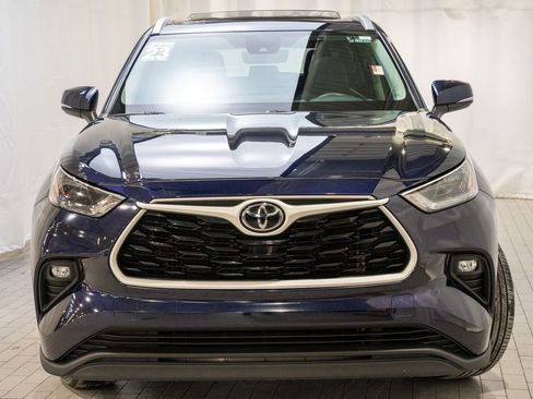 Used 2023 Toyota Highlander XLE image 2