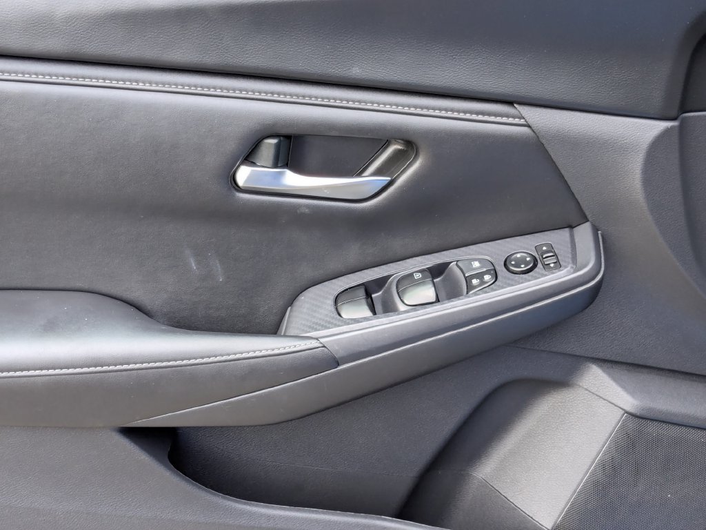 Used 2024 Nissan Sentra SV FWD image 11