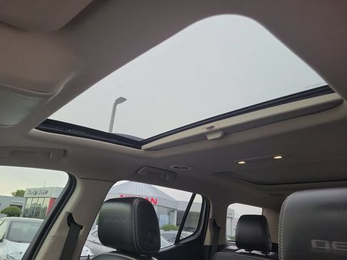 Used 2019 GMC Acadia Denali w/ Technology Package FWD image 15